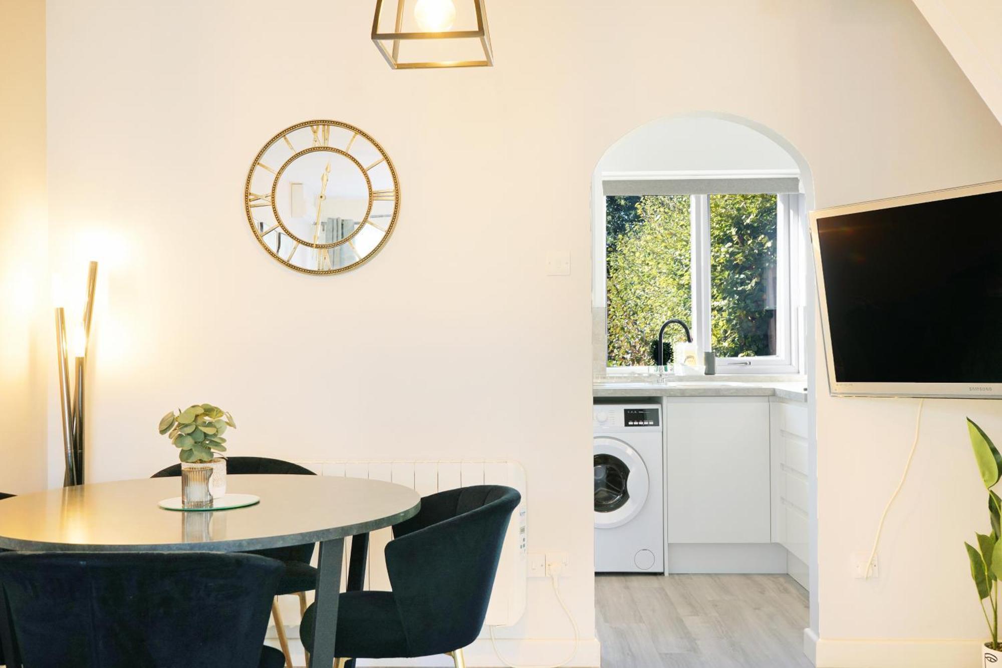 Cosy Corner In Aylesbury Near Stoke Mandeville Hospital & Town Centre With Private Parking 外观 照片